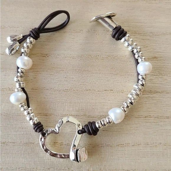 HAMMERED HEART • Bohemian bracelet • Silver beads and Pearls - Picture 3 of 13